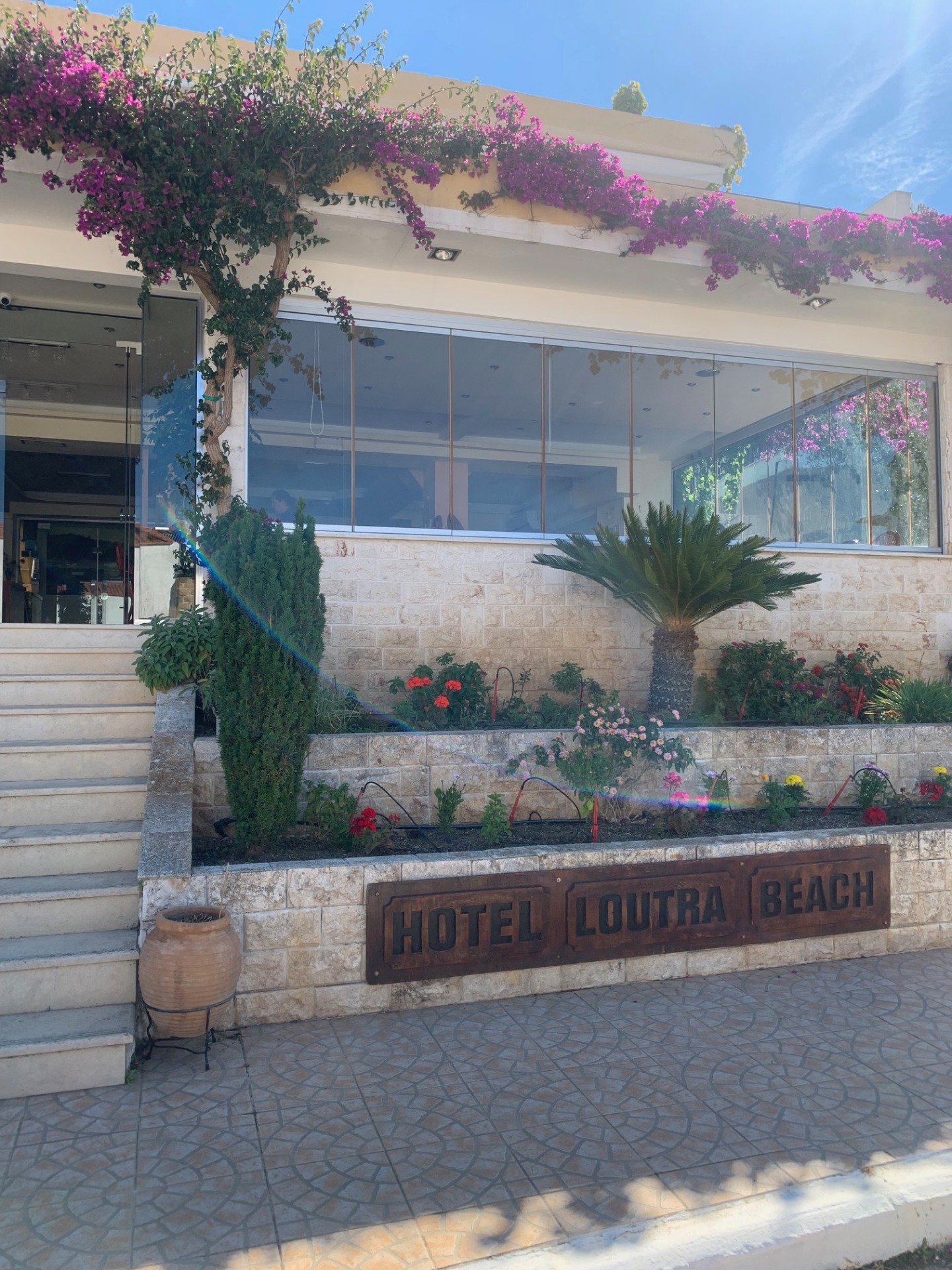 LOUTRA BEACH HOTEL